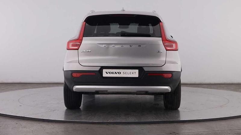 Usado Volvo XC40 163 HP (119 kW) 2025 Prateado SUV