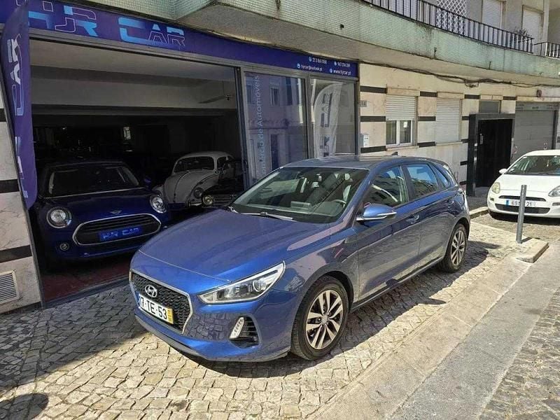 Azul Usado 2017 Hyundai i30 Comfort | € 13.000 (Preço justo) - Imagem 1/4
