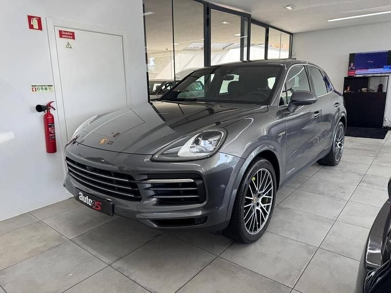 Cinzento Usado 2020 Porsche Cayenne SUV | € 72.500 (Bom preço) - Imagem 1/4