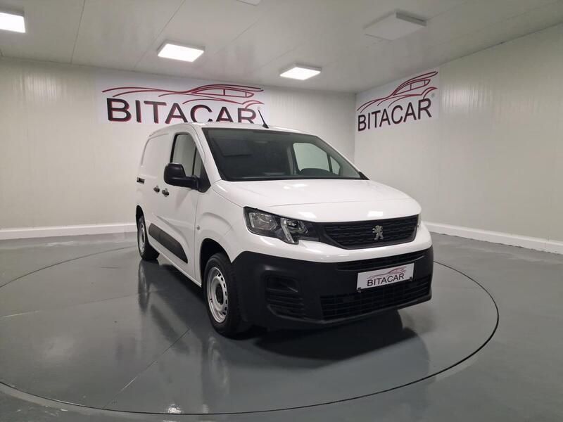 Branco Usado 2021 Peugeot Partner Monovolume | € 16.950 (Preço justo) - Imagem 1/4
