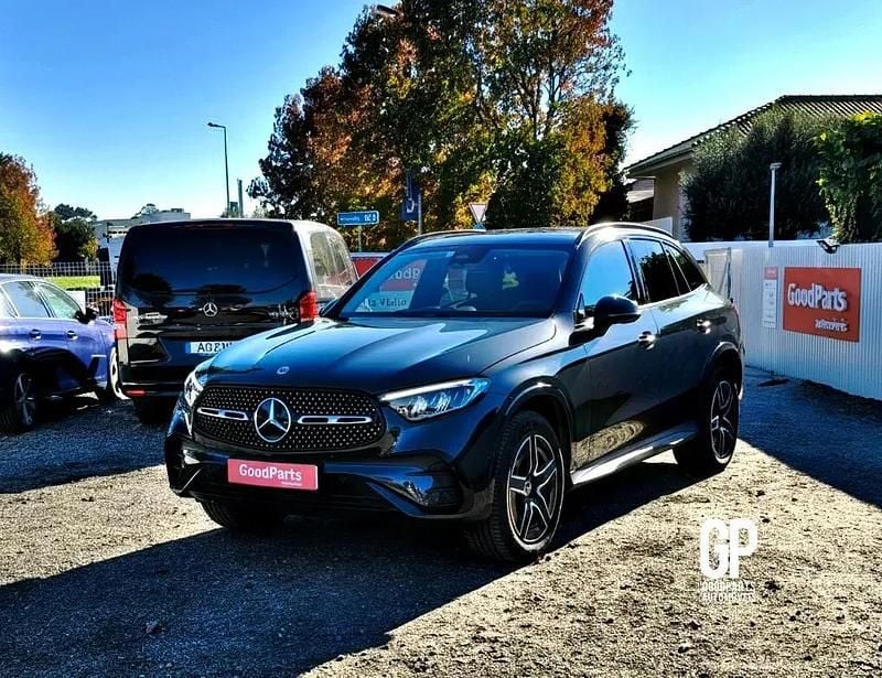 Cinza escuro Usado 2024 Mercedes GLC400d SUV | € 69.990 - Imagem 1/4