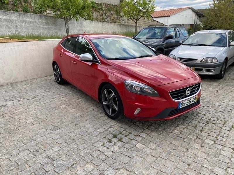 Vermelho Usado 2013 Volvo V40 R-Design Carrinha | € 11.500 (Preço justo) - Imagem 1/4