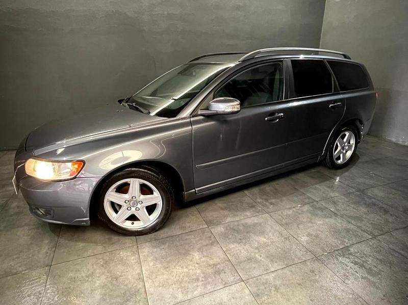 Usado Volvo V50 110 HP (80 kW) 2008 Cinzento Carrinha