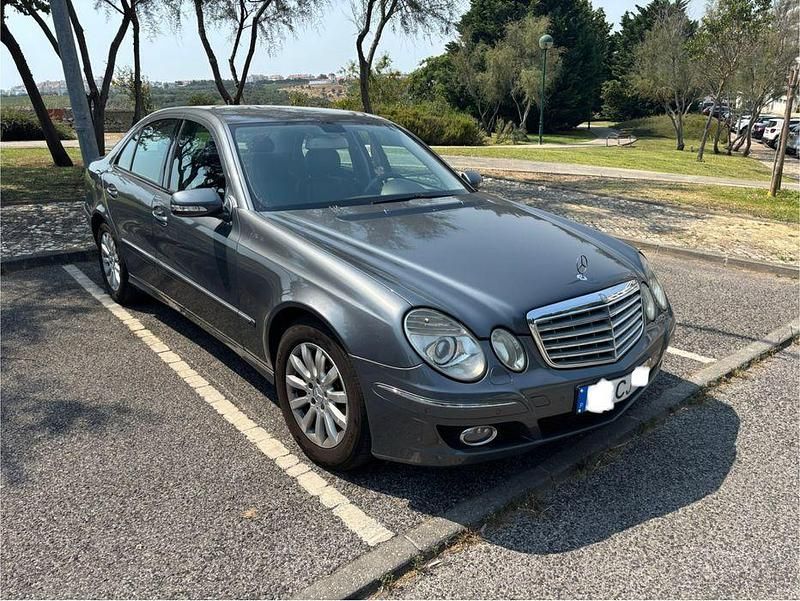 Usado 2006 Mercedes E220 Sedan | € 8.500 - Imagem 1/4