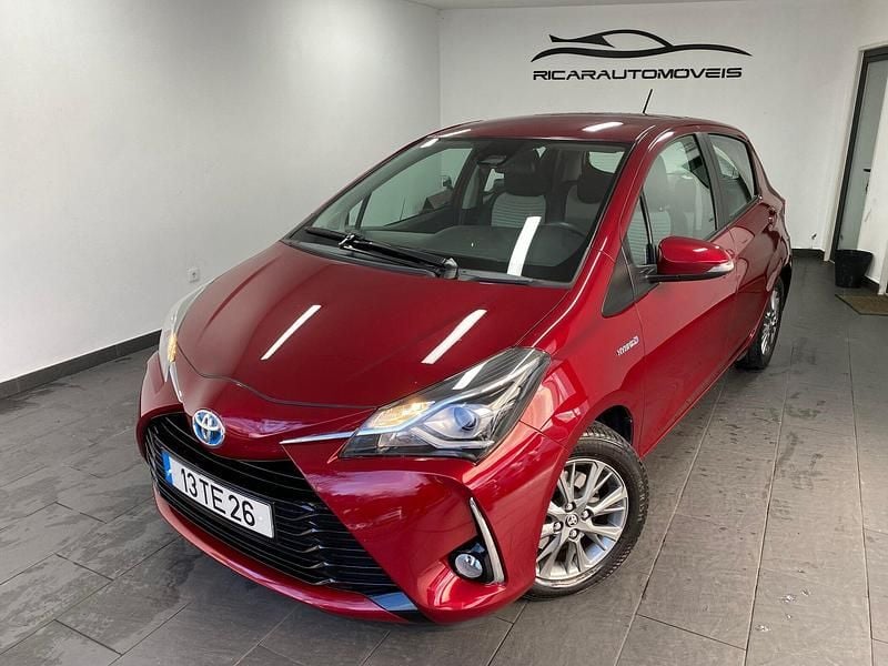 Vermelho Usado 2017 Toyota Yaris Hybrid Comfort | € 15.750 (Preço justo) - Imagem 1/4