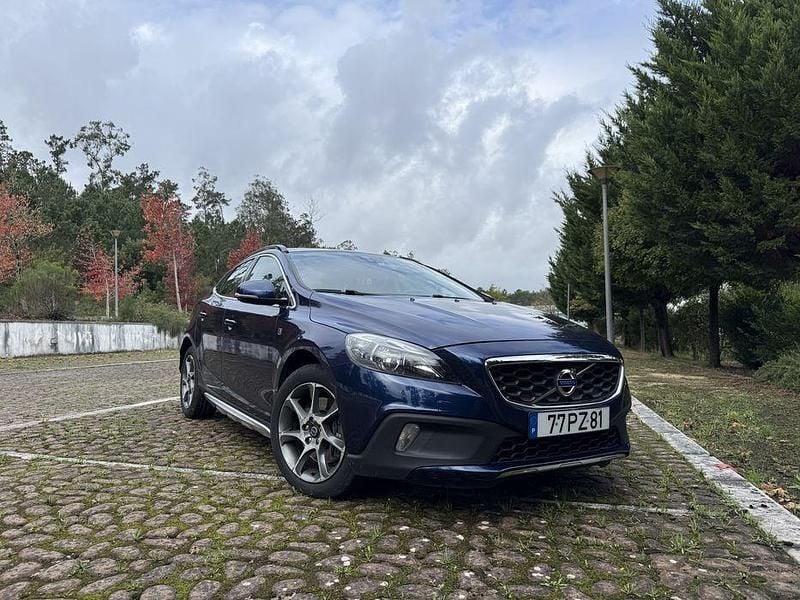 Usado 2015 Volvo V40 CC Carrinha | € 12.900 (Bom preço) - Imagem 1/4