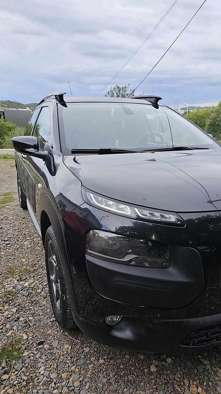Preto Usado 2015 Citroën C4 Cactus PureTech Citadino | € 8.500 (Preço justo) - Imagem 1/4