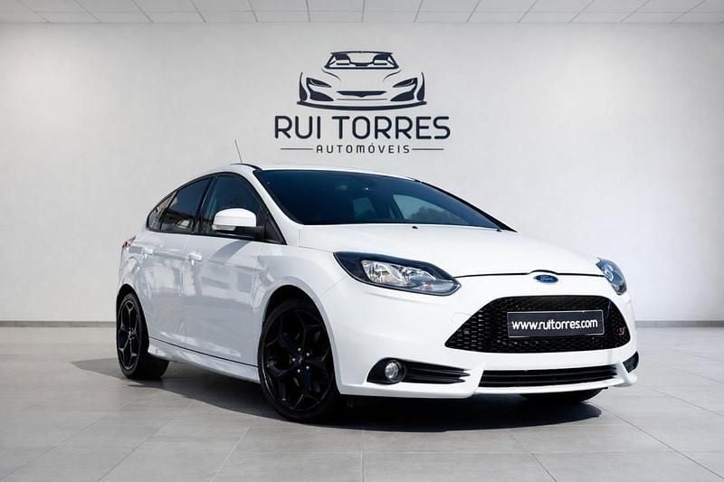 Usado Ford Focus ST 250 HP (183 kW) 2013 Branco Coupé