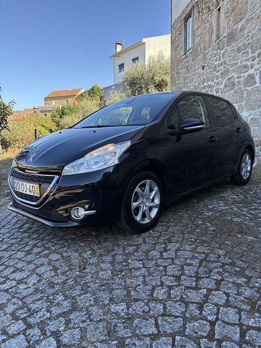 Usado 2014 Peugeot 208 Active Citadino | € 7.500 (Preço justo) - Imagem 1/4