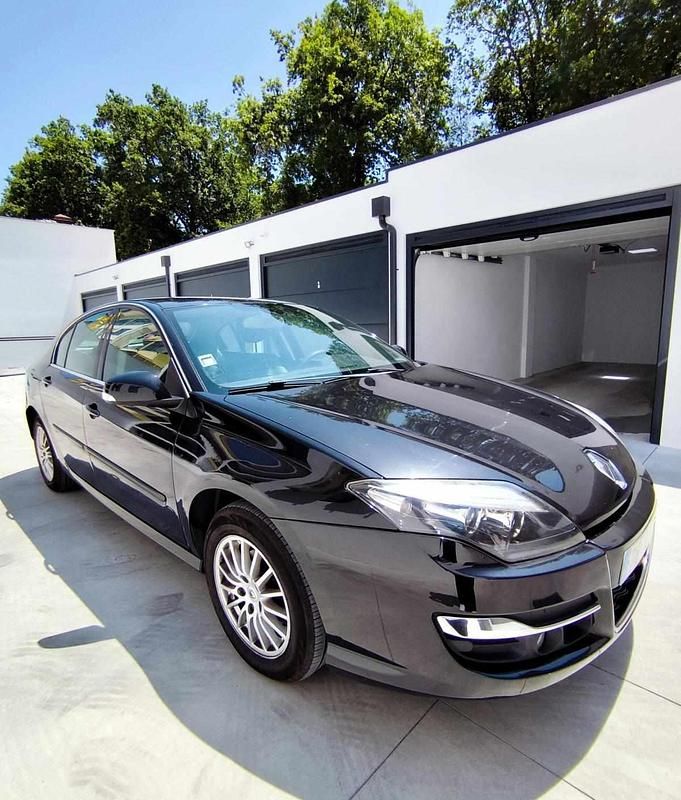 Preto Usado 2011 Renault Laguna III Citadino | € 8.000 - Imagem 1/4