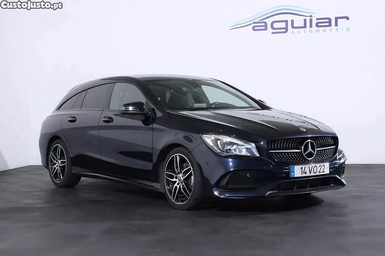 Usado Mercedes CLA180 AMG line 109 HP (80 kW) 2018 Azul Sedan