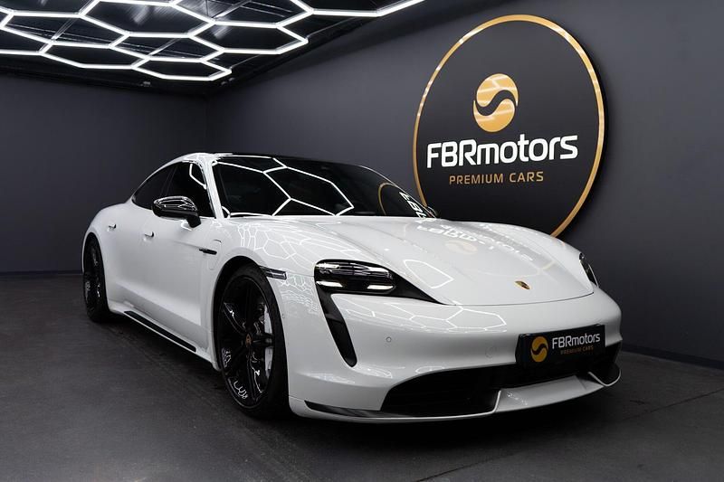 Branco Usado 2020 Porsche Taycan Turbo Sedan | € 79.900 - Imagem 1/4