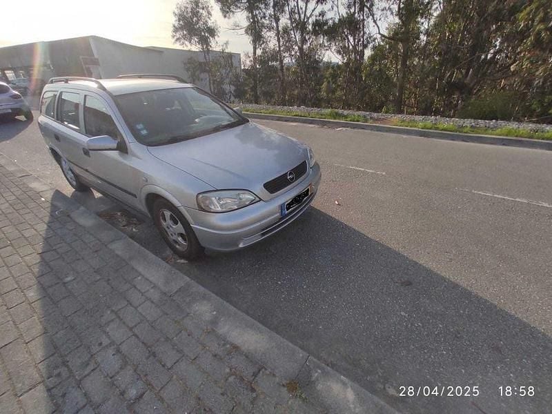 Usado Opel Astra 75 HP (55 kW) 2001 Sedan