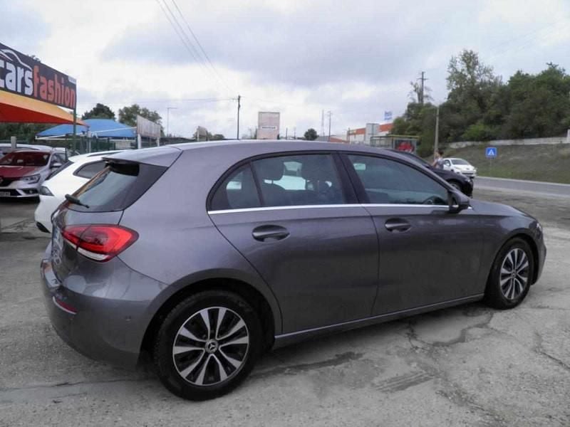 Usado Mercedes A180 116 HP (85 kW) 2020 Cinzento Citadino