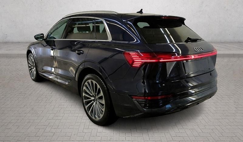 Usado Audi Q8 e-tron S-Line 250 kW (340 HP) 2023 Azul SUV