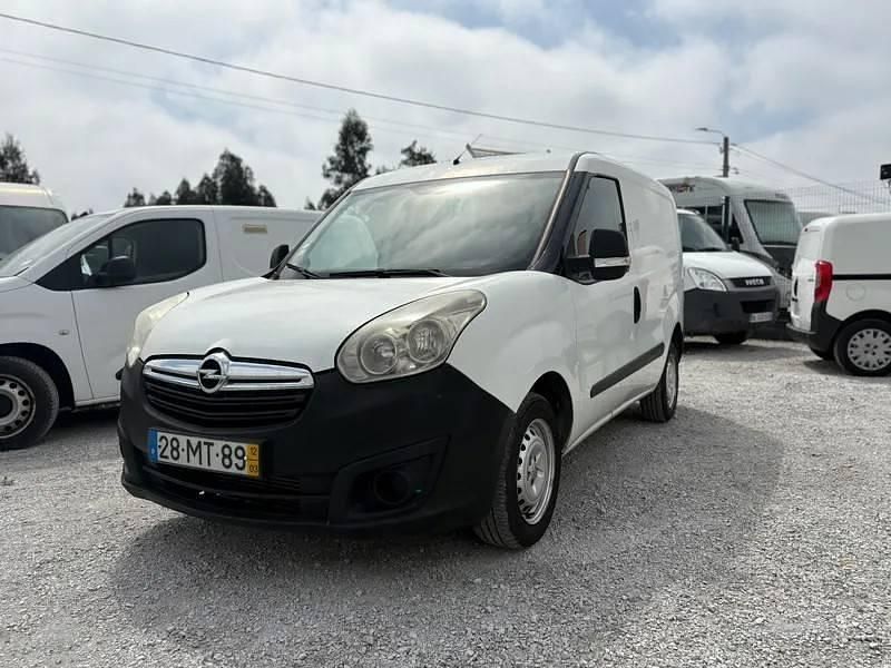Branco Usado 2012 Opel Combo Monovolume | € 6.800 (Bom preço) - Imagem 1/4
