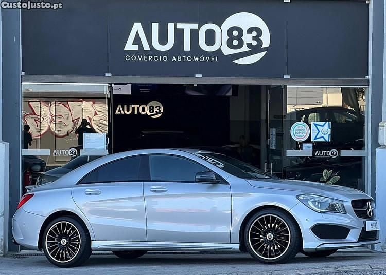 Cinza Usado 2016 Mercedes CLA180 AMG line Sedan | € 19.990 - Imagem 1/1