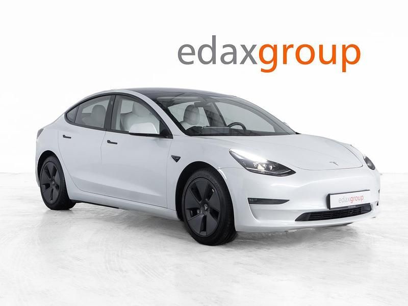 Branco Usado 2021 Tesla Model 3 Sedan | € 29.390 (Preço justo) - Imagem 1/4