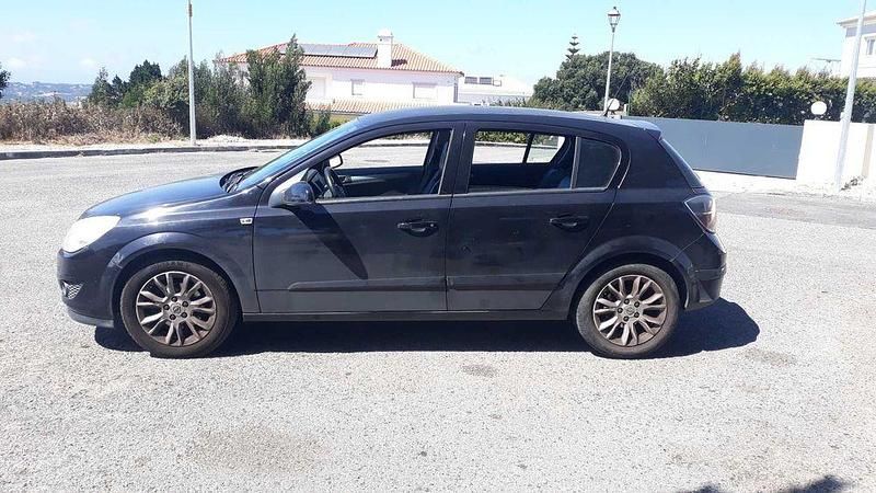 Usado 2009 Opel Astra Sedan | € 3.100 (Bom preço) - Imagem 1/4