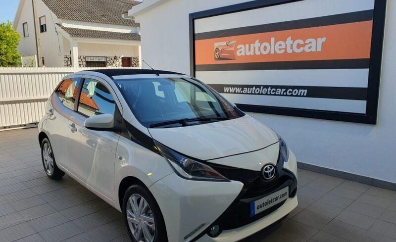 Branco Usado 2015 Toyota Aygo X-play Citadino | € 10.900 (Preço justo) - Imagem 1/4