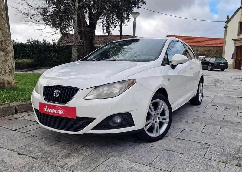 Usado Seat Ibiza Copa 90 HP (66 kW) 2011 Branco