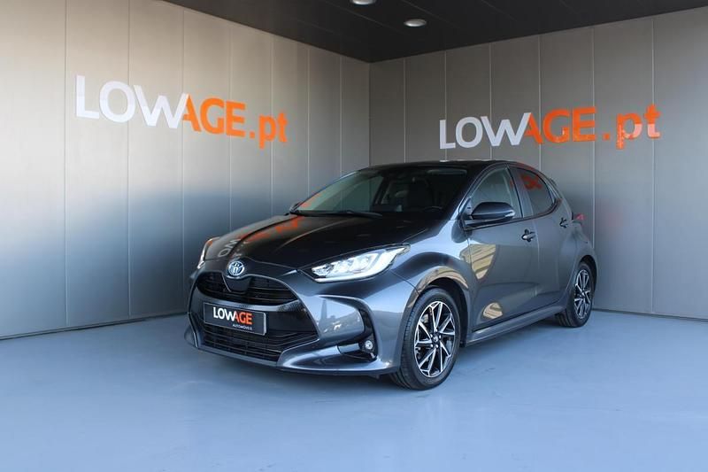 Cinzento Usado 2022 Toyota Yaris Hybrid | € 19.950 (Preço justo) - Imagem 1/4