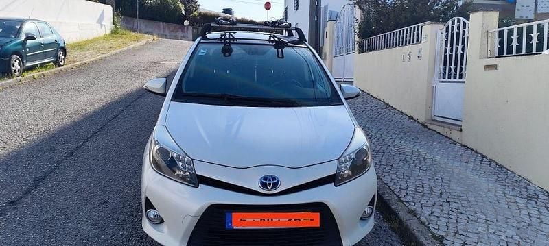 Usado 2012 Toyota Yaris Hybrid Sport Sedan | € 12.000 (Caro) - Imagem 1/4