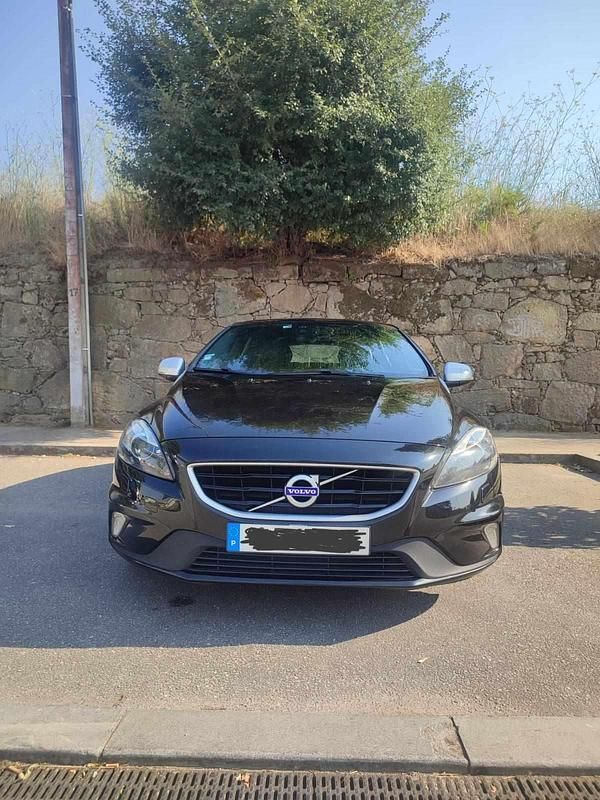 Preto Usado 2015 Volvo V40 Citadino | € 10.500 (Bom preço) - Imagem 1/4