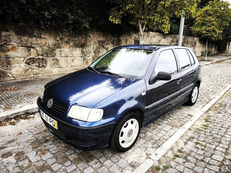 Azul Usado 2000 VW Polo Sedan | € 1.800 - Imagem 1/4
