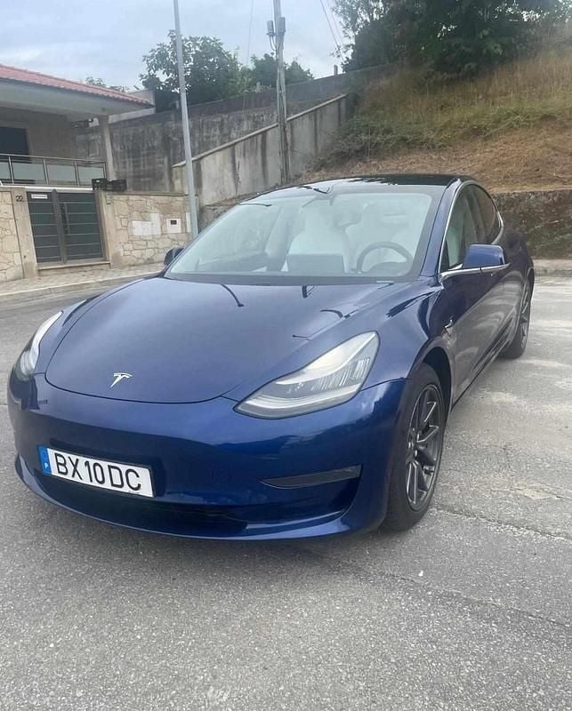 Azul Usado 2020 Tesla Model 3 Long Range AWD Sedan | € 20.000 - Imagem 1/4