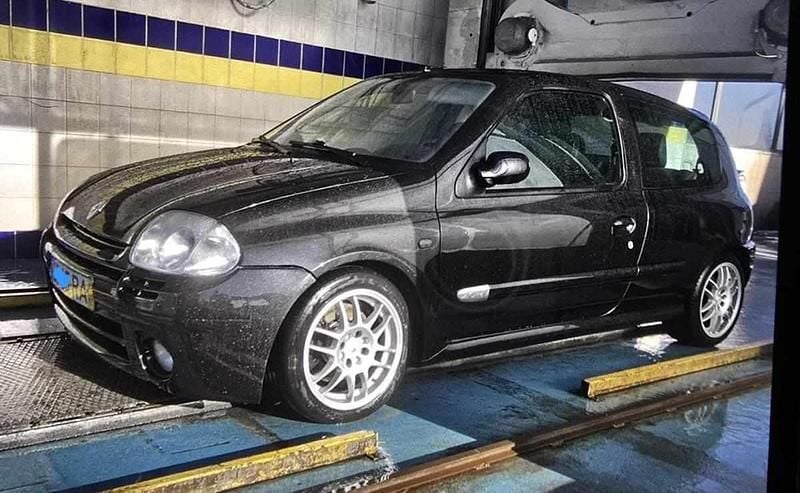 Preto Usado 2001 Renault Clio II R.S. Citadino | € 10.000 - Imagem 1/4