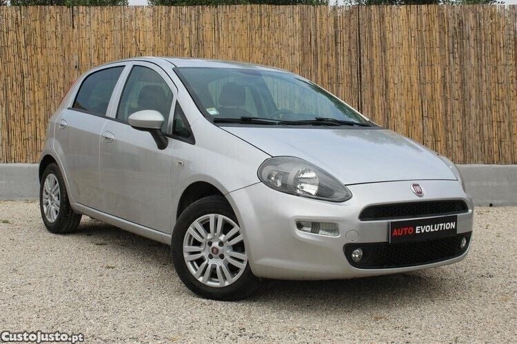 Cinza Usado 2018 Fiat Punto Lounge Citadino | € 8.935 (Preço justo) - Imagem 1/1