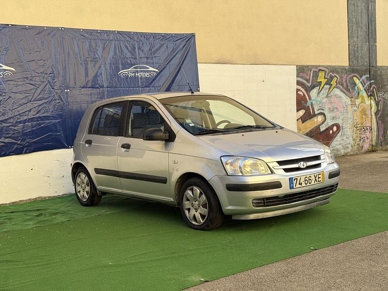 Cinza Usado 2004 Hyundai Getz Active Citadino | € 2.400 (Bom preço) - Imagem 1/4