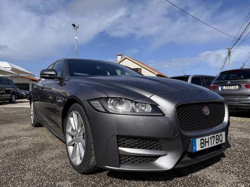 Cinzento Usado 2018 Jaguar XF Sedan | € 19.490 - Imagem 1/4