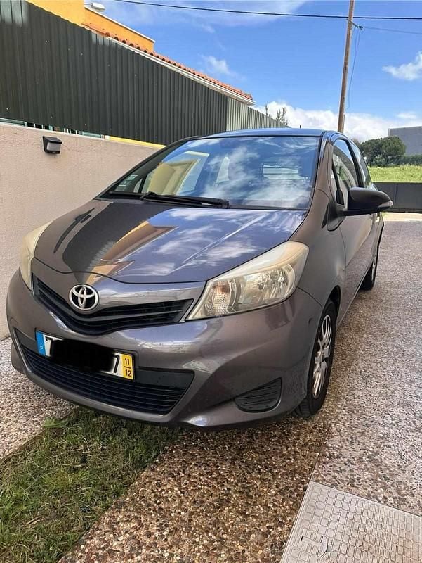 Cinzento Usado 2011 Toyota Yaris Carrinha | € 4.700 - Imagem 1/4