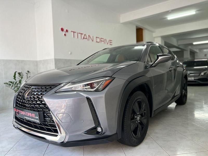 Cinza Usado 2020 Lexus UX 250h SUV | € 30.900 - Imagem 1/4