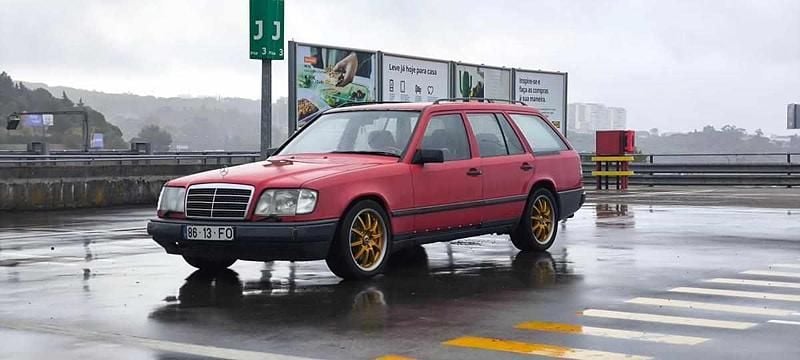 Usado Mercedes E300 109 HP (80 kW) 1995 Vermelho Carrinha