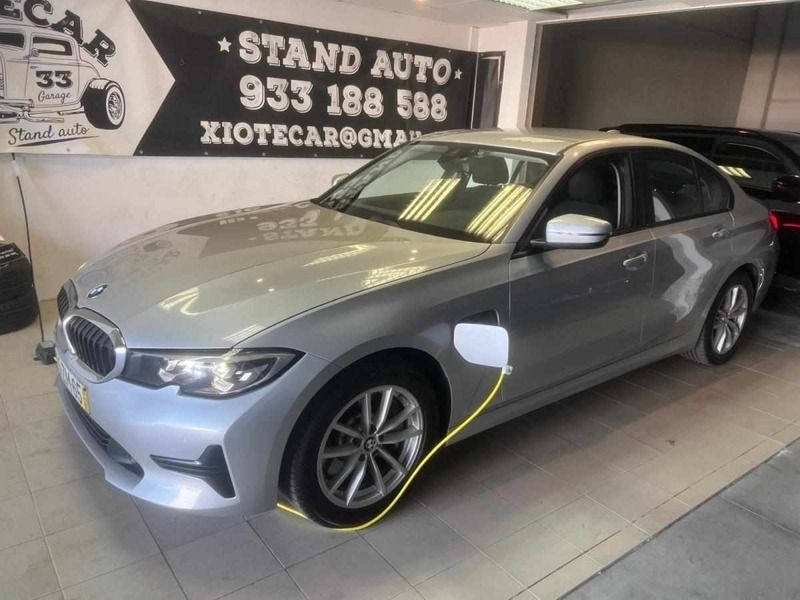 Cinzento Usado 2019 BMW 330e Sedan | € 25.000 (Preço justo) - Imagem 1/4