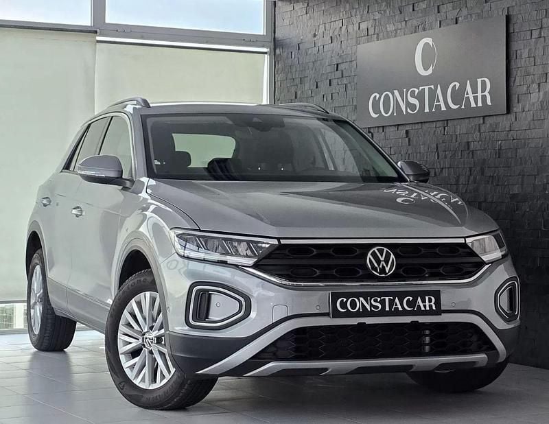Cinzento Usado 2023 VW T-Roc Life SUV | € 22.250 (Preço justo) - Imagem 1/4