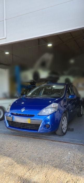 Usado 2010 Renault Clio III Sedan | € 5.000 (Preço justo) - Imagem 1/4