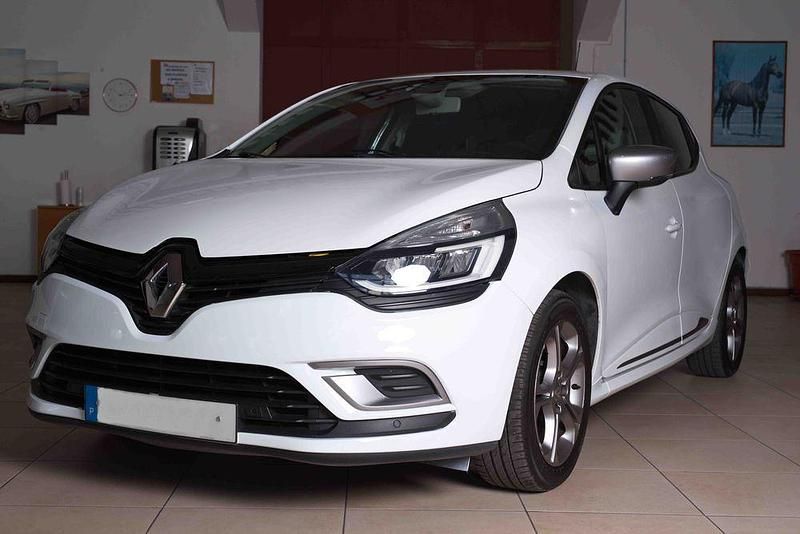 Branco Usado 2018 Renault Clio IV GT-Line Sedan | € 11.000 (Preço justo) - Imagem 1/4