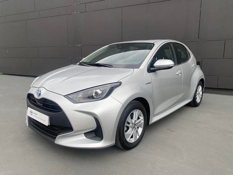 Cinza (pintura metalizada) Usado 2024 Toyota Yaris Comfort Citadino | € 24.750 (Preço justo) - Imagem 1/4
