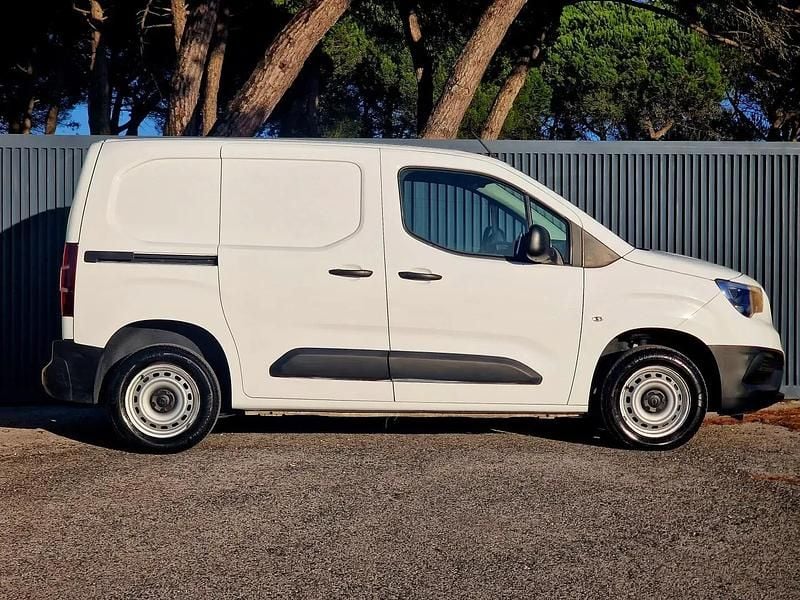 Usado Opel Combo Enjoy 100 HP (73 kW) 2022 Branco Monovolume