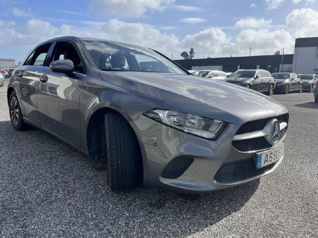 Usado Mercedes A160 Style 109 HP (80 kW) 2022 Cinza mountain