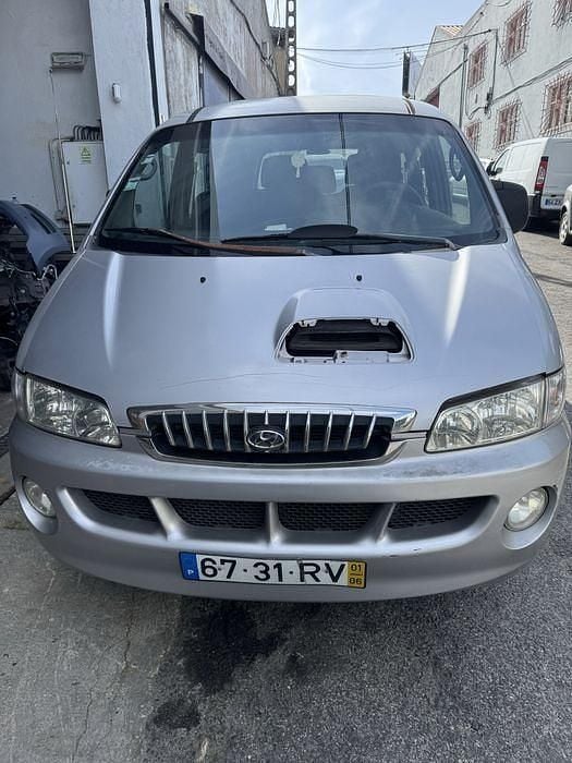 Usado 2001 Hyundai H-1 Monovolume | € 4.000 - Imagem 1/4