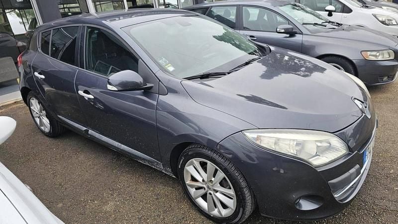 Usado Renault Mégane III 110 HP (80 kW) 2011 Cinzento