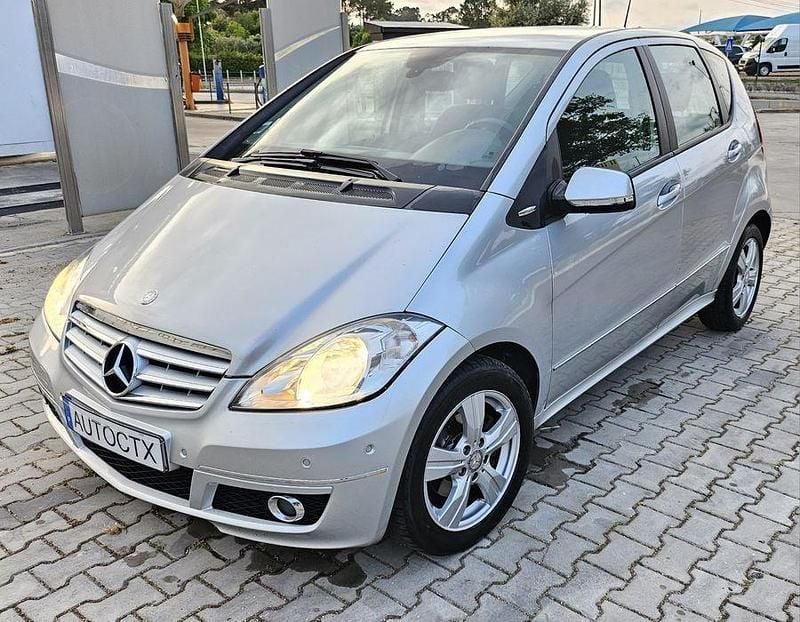Usado Mercedes A180 110 HP (80 kW) 2011 Sedan