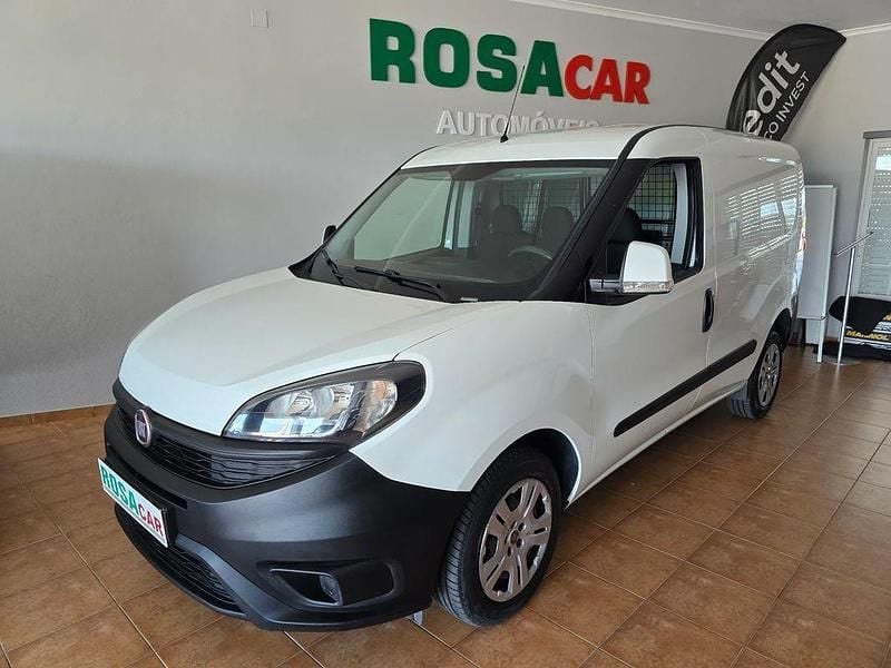 Branco Usado 2021 Fiat Doblò Monovolume | € 11.750 (Preço justo) - Imagem 1/4