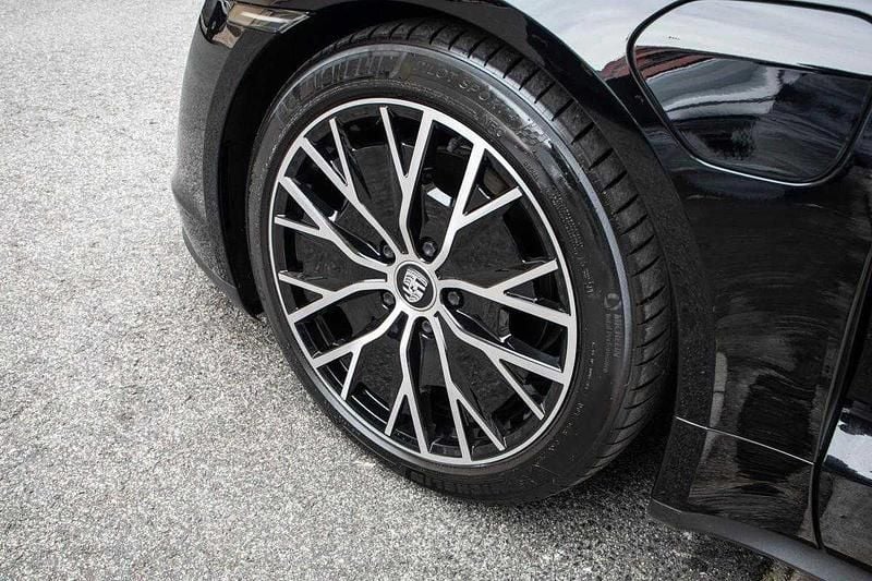 Usado Porsche Taycan 300 kW (408 HP) 2022 Preto Carrinha