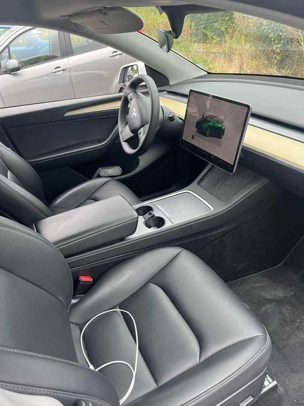 Branco Usado 2023 Tesla Model Y SUV | € 33.500 (Preço justo) - Imagem 1/1